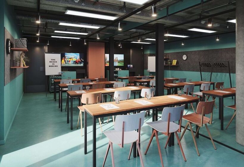 Отель The Social Hub Madrid