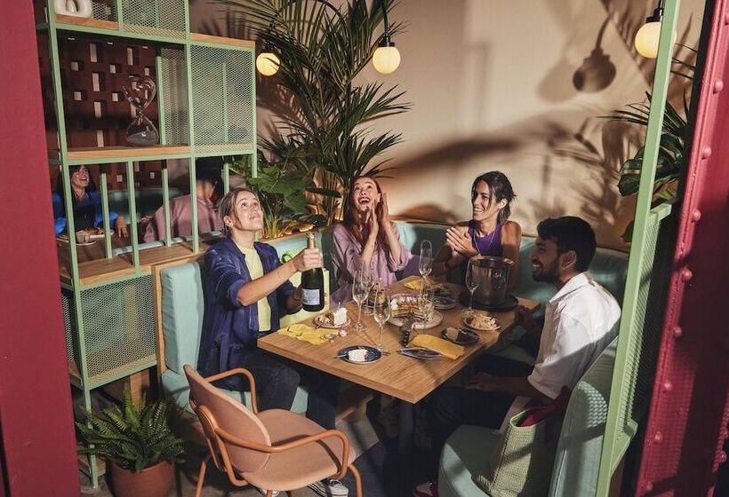 Отель The Social Hub Madrid