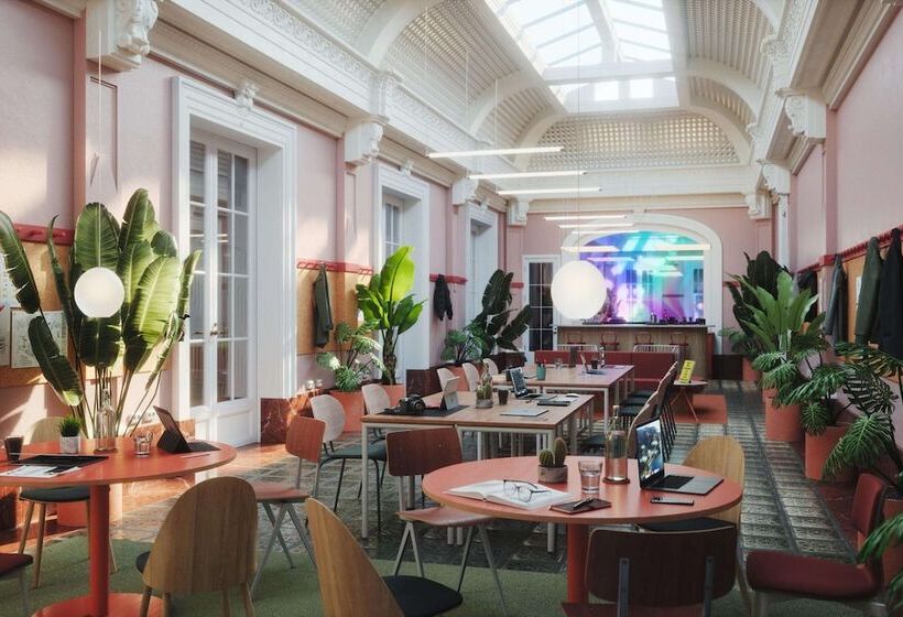 Отель The Social Hub Madrid