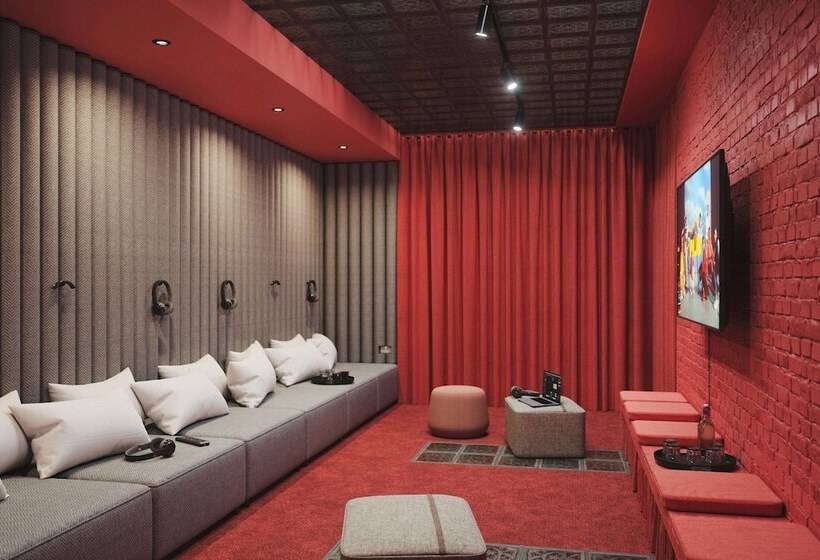 Отель The Social Hub Madrid