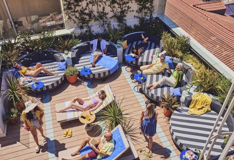 Отель The Social Hub Madrid