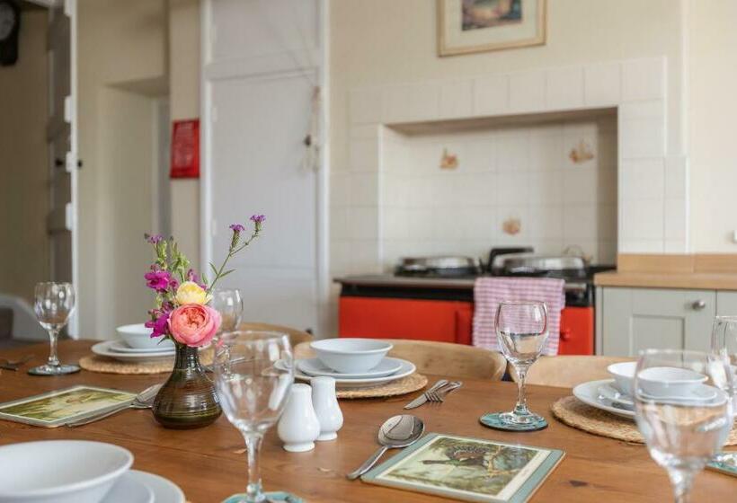 Luxury Farmhouse With Stunning Views And Hot Tub