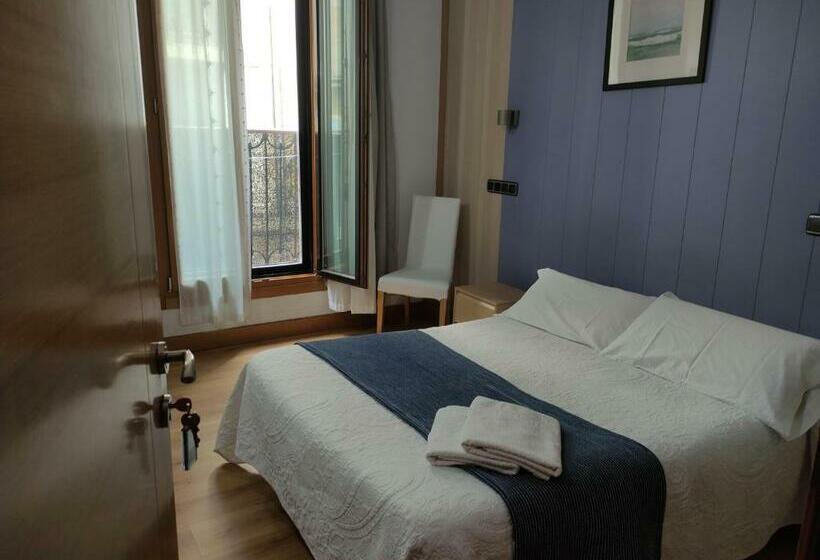 ペンション Alojadonosti City Center