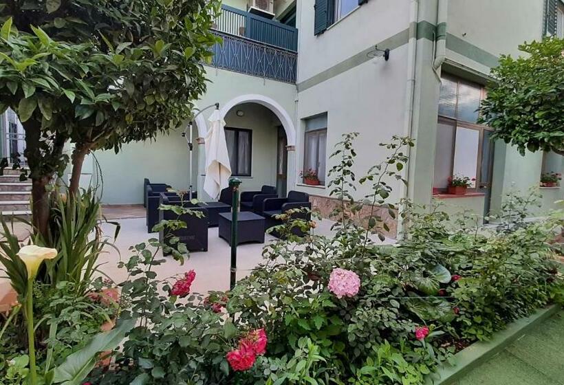 Пансион Pratza Froria