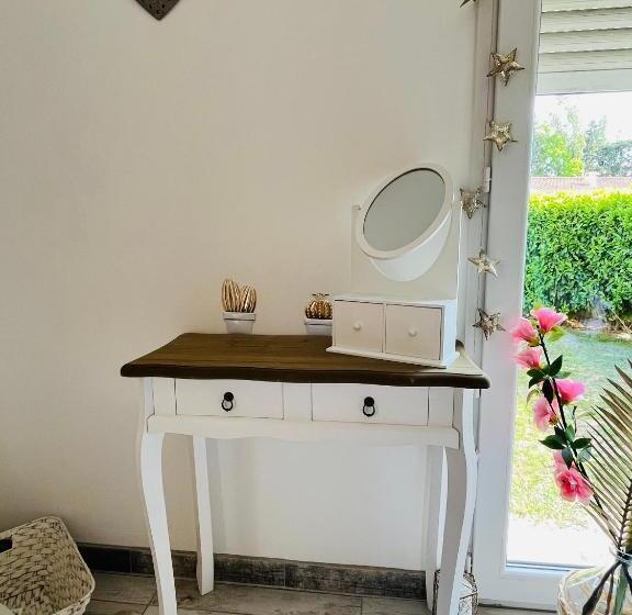 פנסיון Un Coin Tropical En Provence !