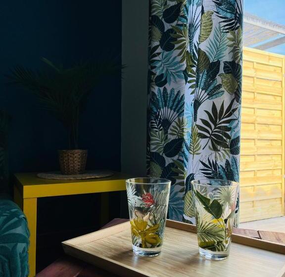 פנסיון Un Coin Tropical En Provence !