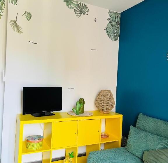 פנסיון Un Coin Tropical En Provence !