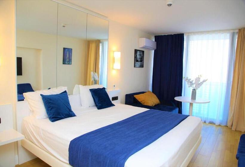 Sea View Aparthotel In Batumi