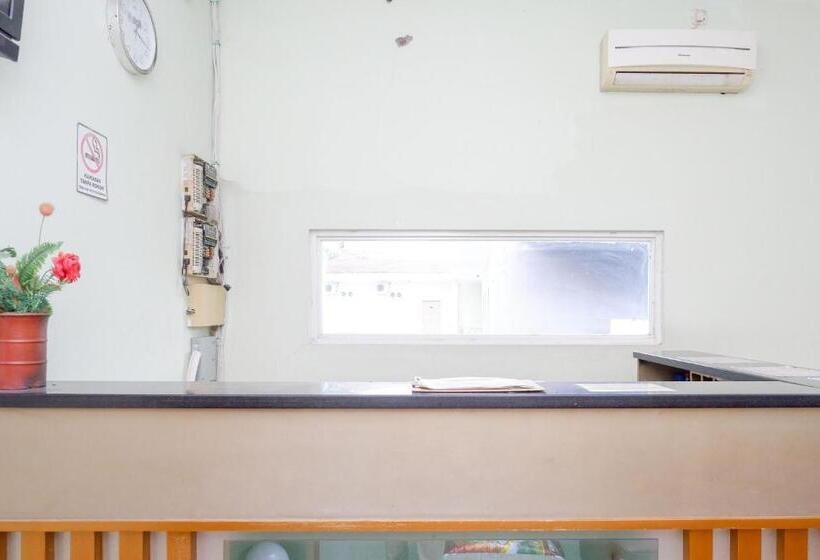 Urbanview Hotel Platinum Parepare