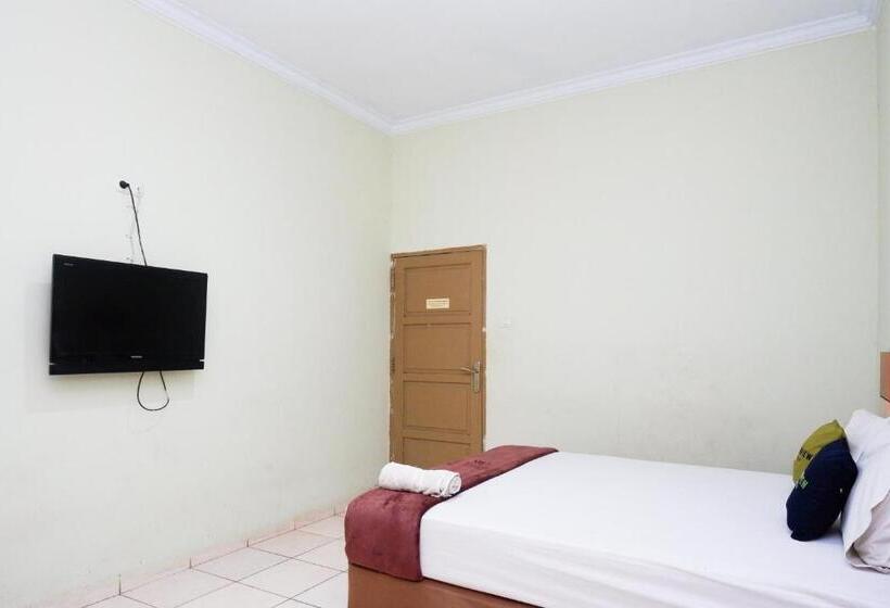 Urbanview Hotel Platinum Parepare