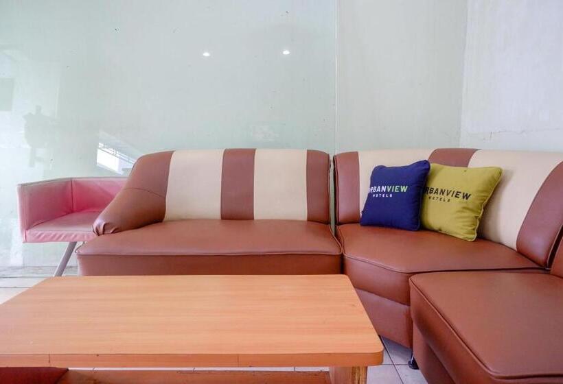 Urbanview Hotel Platinum Parepare