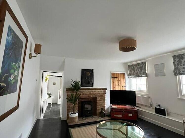 2 Bed Grade 2   Dates Back To 1500 S