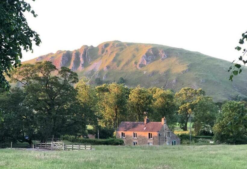 Beautiful Cosy Cottage By A Babbling Brook
