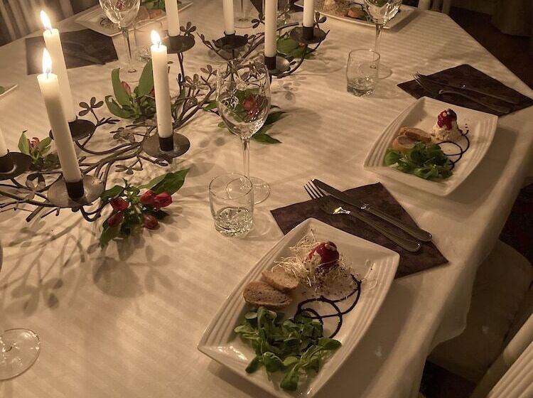 Cheriedel Bed & Breakfast & Art Gallery