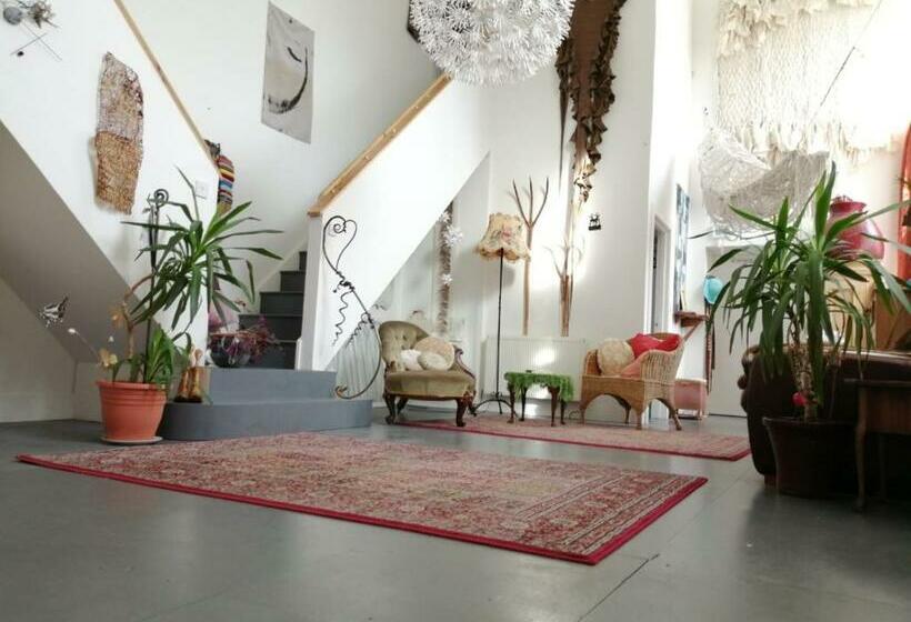 Gallery Flat