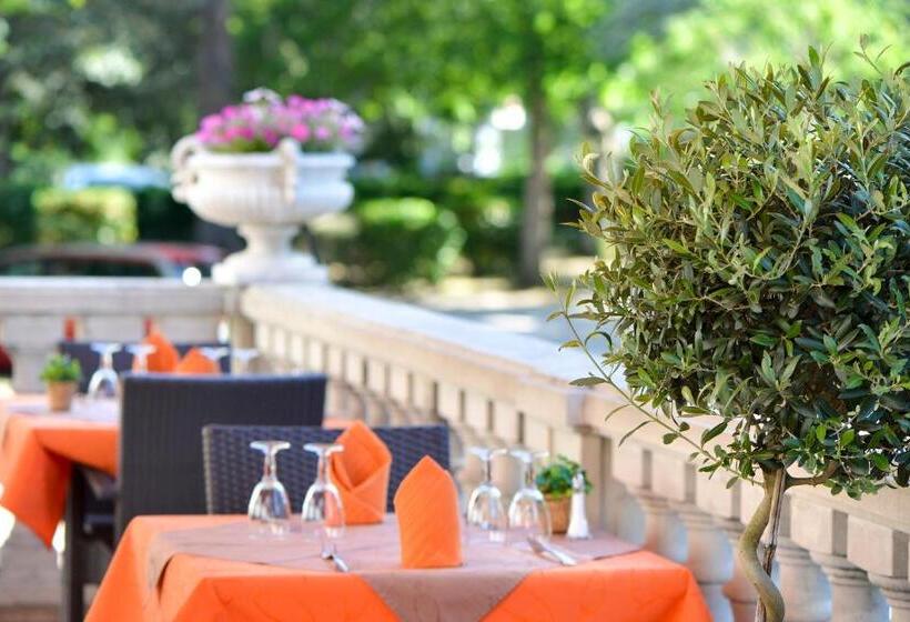 Отель Logis Hôtel Restaurant Le Parc