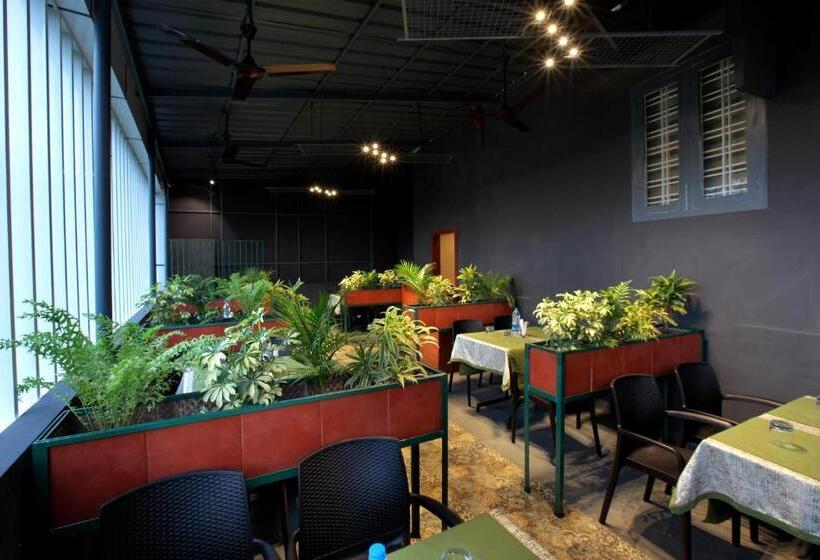 Отель Park Residency Koothattukulam