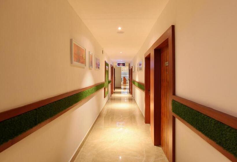 Отель Park Residency Koothattukulam