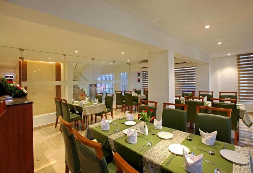 Отель Park Residency Koothattukulam