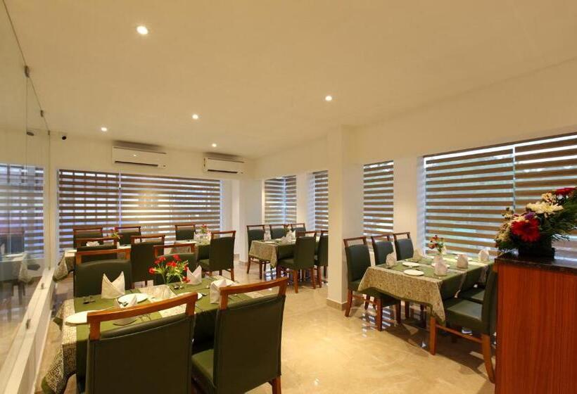 Отель Park Residency Koothattukulam