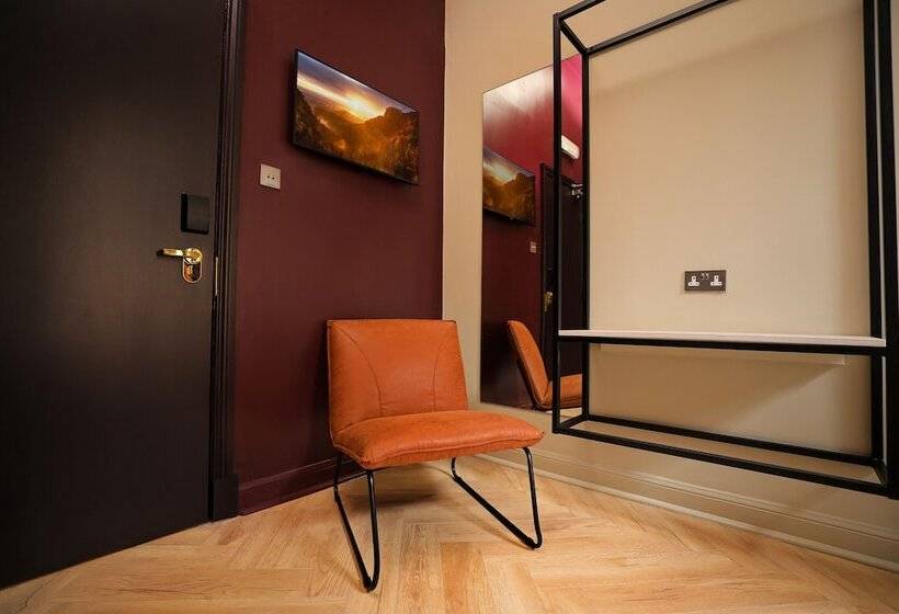 בית מלון כפרי Revolver