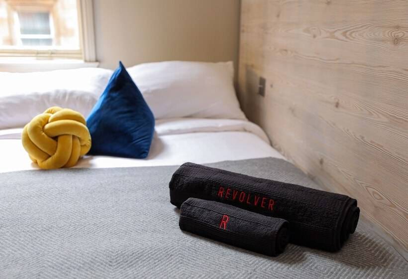 בית מלון כפרי Revolver