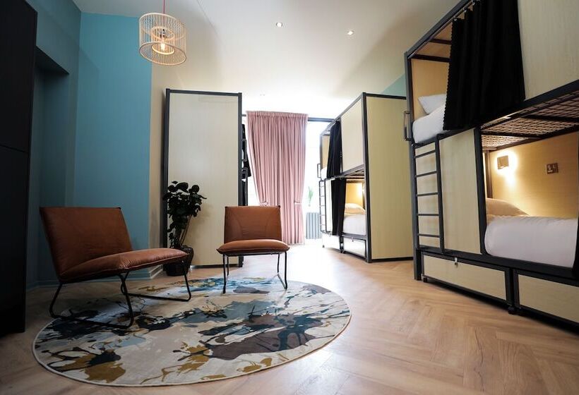 בית מלון כפרי Revolver