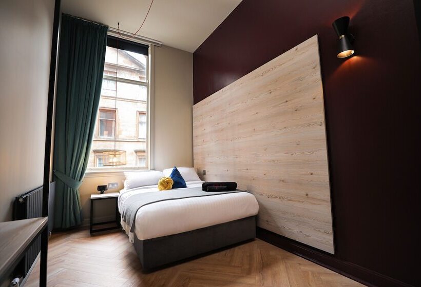 בית מלון כפרי Revolver