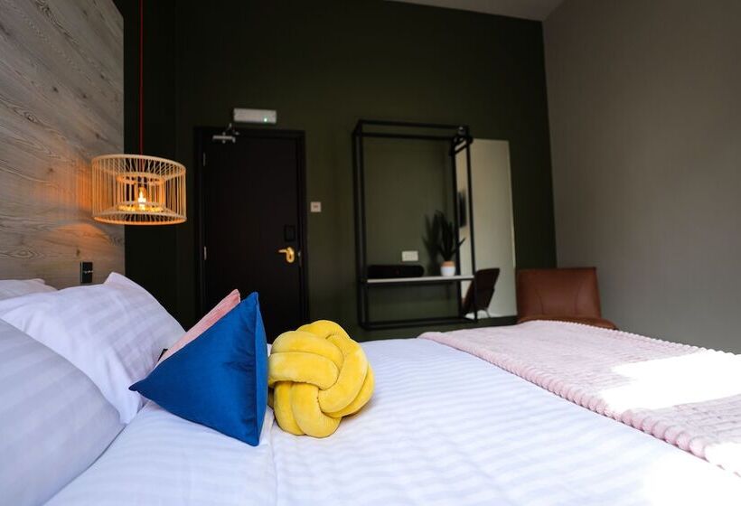 בית מלון כפרי Revolver