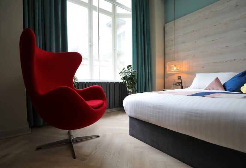 בית מלון כפרי Revolver