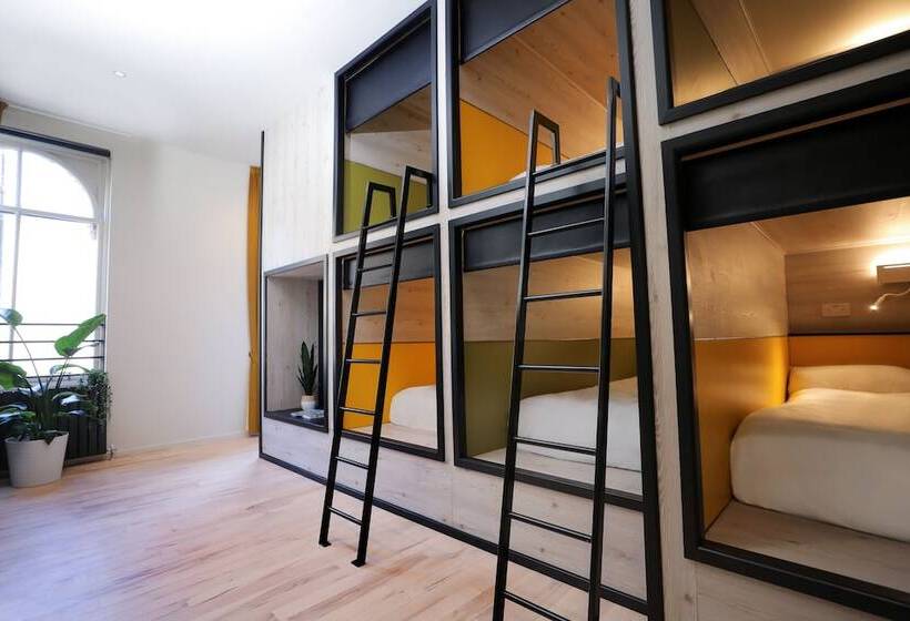 בית מלון כפרי Revolver