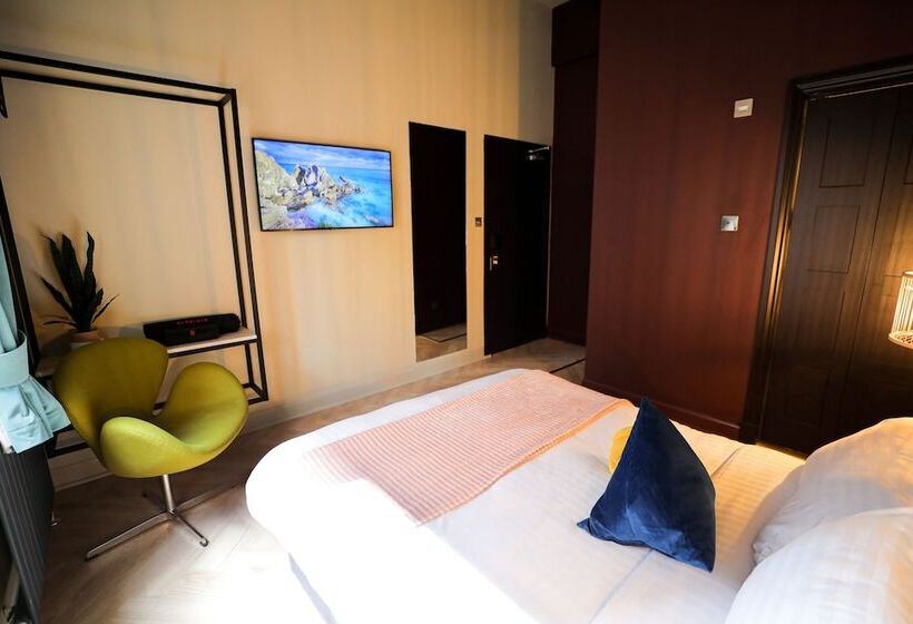 בית מלון כפרי Revolver