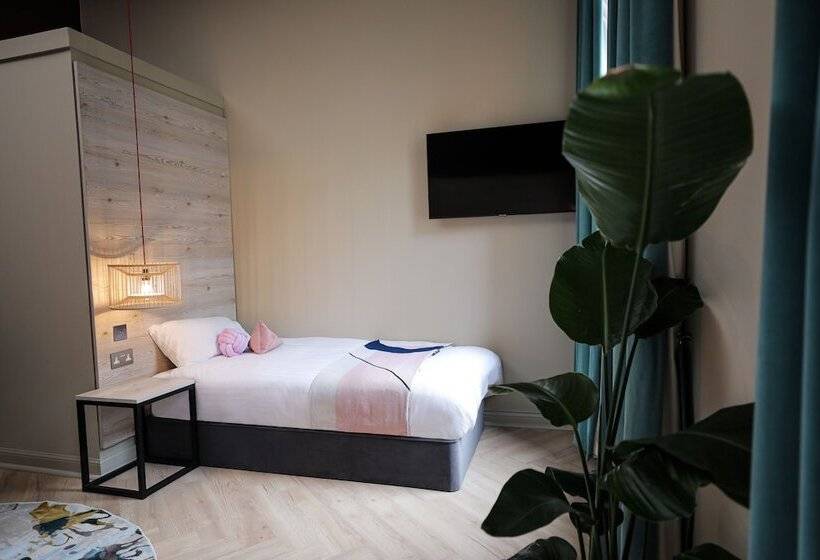 בית מלון כפרי Revolver