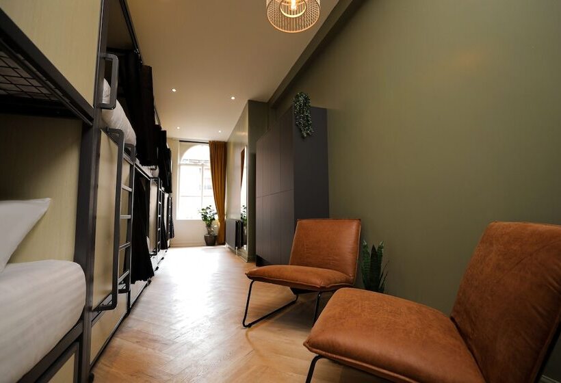 בית מלון כפרי Revolver