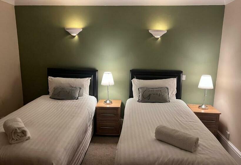 Отель The Poachers