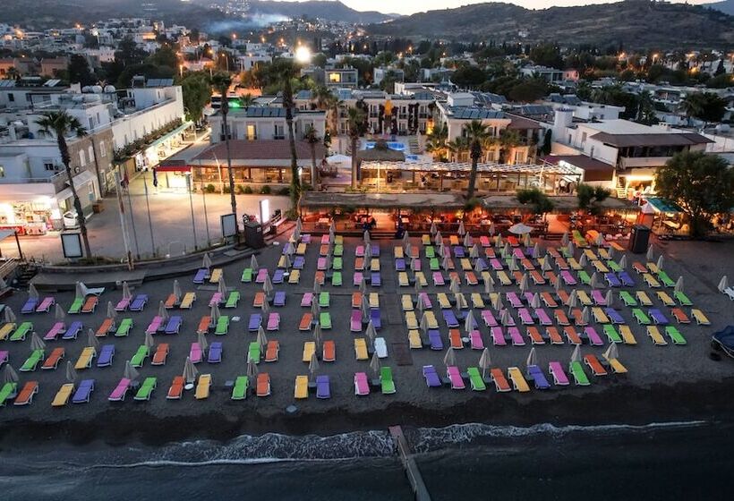 فندق Zuzuu Beach