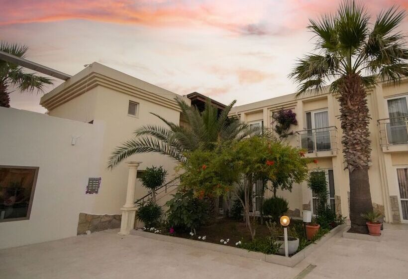 فندق Zuzuu Beach