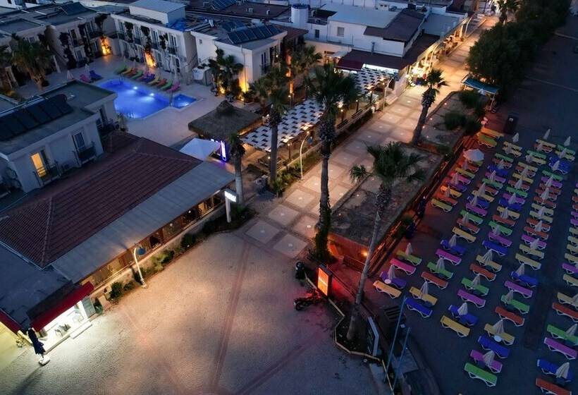 فندق Zuzuu Beach