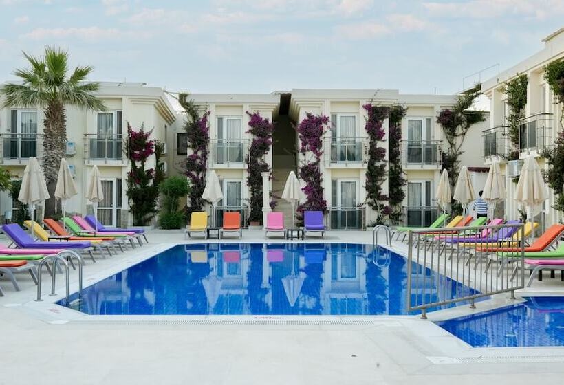 فندق Zuzuu Beach