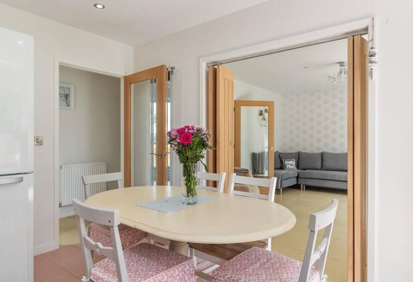 Parsonage Cottage Peaceful, Dog Friendly Cottage