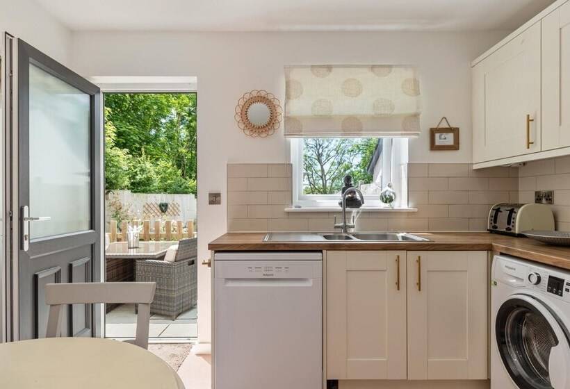 Parsonage Cottage Peaceful, Dog Friendly Cottage