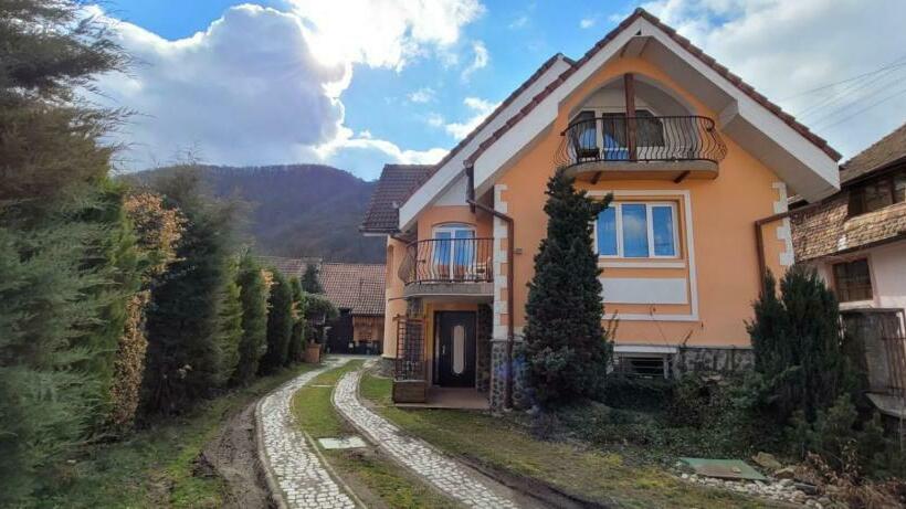 بنسيون Casa Rosa