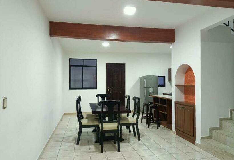 Acogedora Recamara En Interior De Casa Habitación