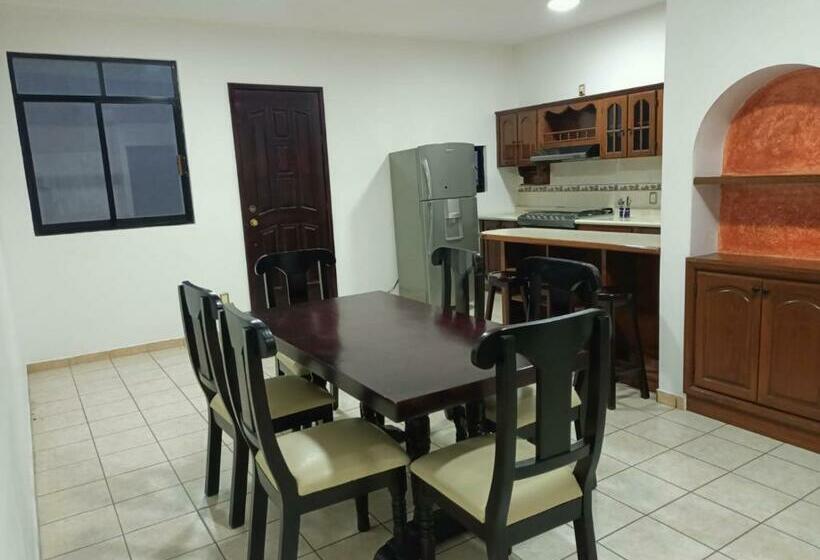 Acogedora Recamara En Interior De Casa Habitación