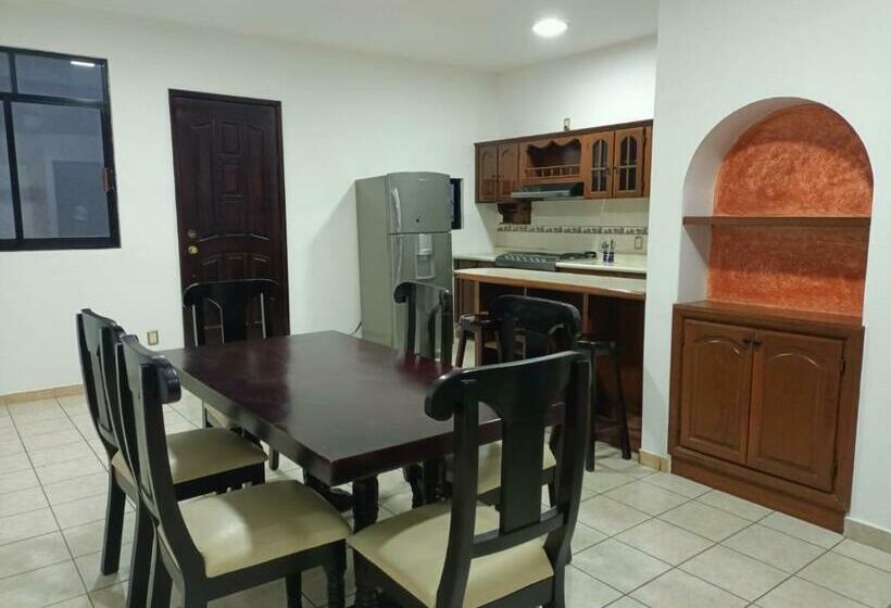 Acogedora Recamara En Interior De Casa Habitación