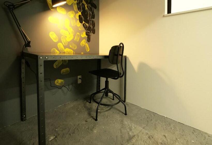 فندق صغير Bench