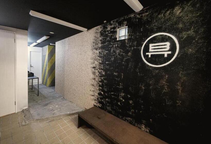 فندق صغير Bench