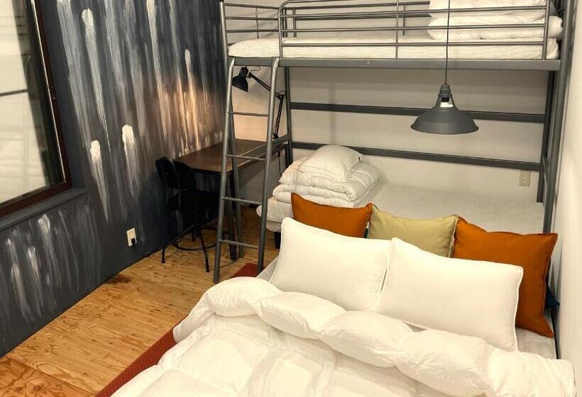 فندق صغير Bench