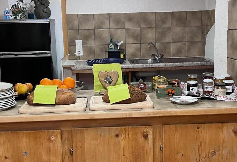 Chrona Bed & Breakfast