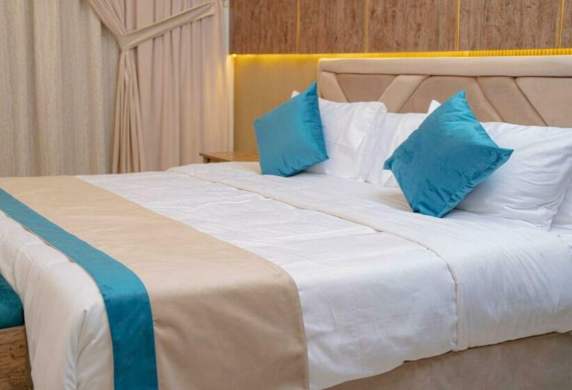 فندق الغيمة التاسعة